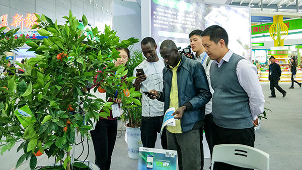 托普云農(nóng)帶來的新型技術成果，得到了現(xiàn)場不少訪客的關注與期待。