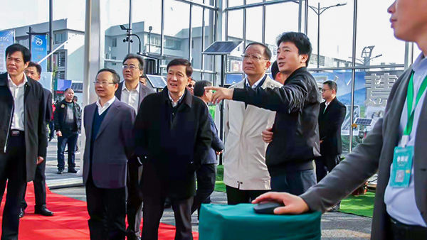 浙江省人大常委會副主任、省總工會主席史濟錫詳細詢問省農業信息化建設情況