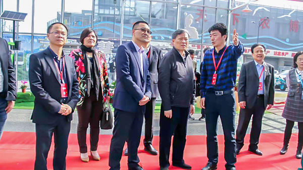 浙江省政協副主席、黨組副書記孫景淼蒞臨展位聽取浙江省數字農業系統介紹匯報